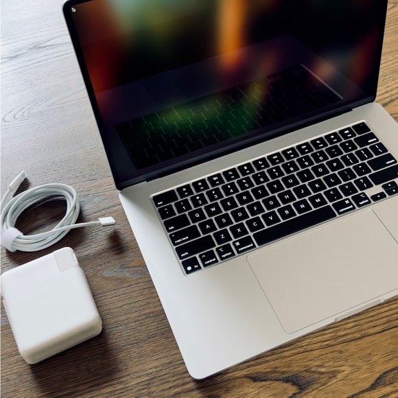 Apple 2025 MacBook Air 15-inch Laptop with M4 chip - Picture 3 of 3